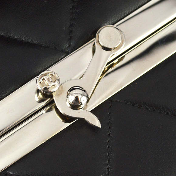 CHANEL Black Lambskin Handbag 120571 - Picture 6 of 10